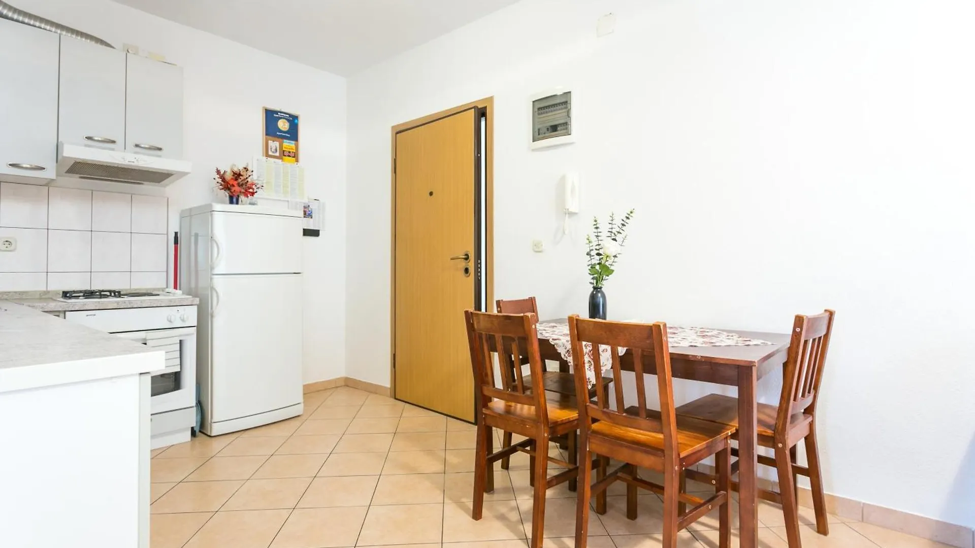 Apartments With A Parking Space Kastel Stafilic, Kastela - 20926 克罗地亚